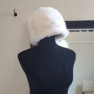 Authentic fur bucket hat off white/ivory
